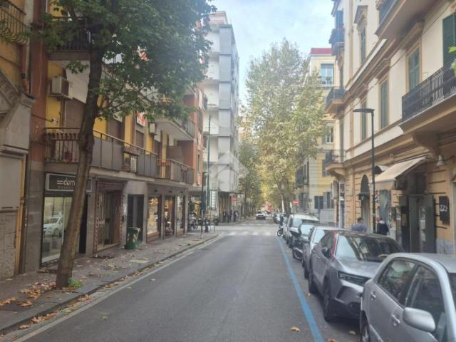 Locale Commerciale in affitto a Municipalità 5, Campania