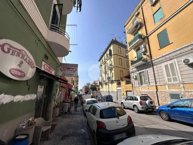Locale Commerciale in affitto a Municipalità 10, Campania