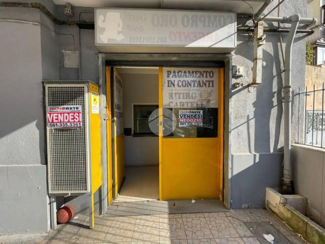Locale Commerciale in affitto a Astroni, Pianura