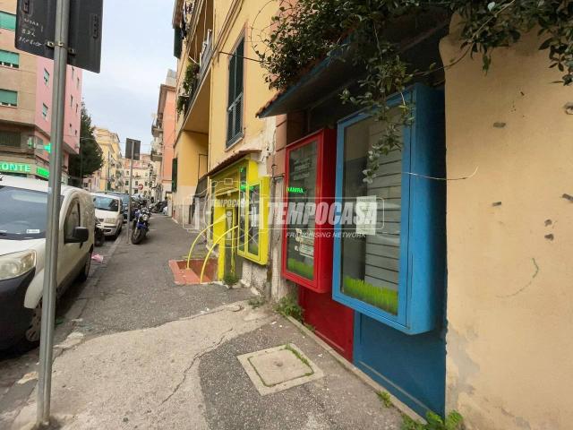 Locale Commerciale in affitto a Municipalità 10, Campania