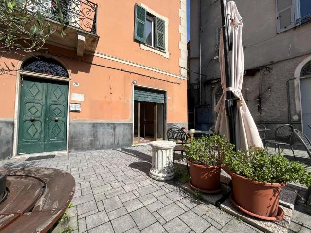 Locale Commerciale in affitto a Ne