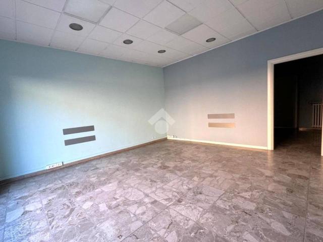 Locale Commerciale in affitto a Piemonte, Cuneo