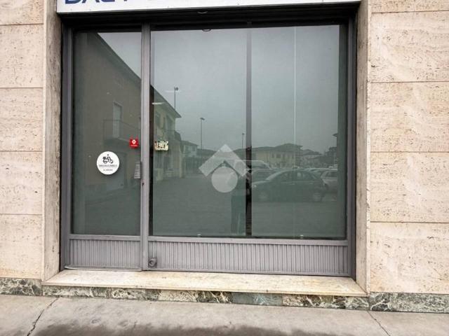 Locale Commerciale in affitto a Piemonte, Cuneo