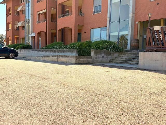 Locale Commerciale in affitto a Piemonte, Cuneo