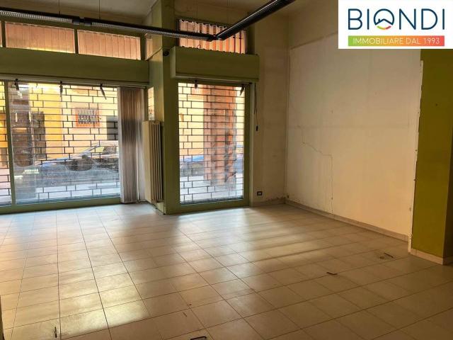 Locale Commerciale in affitto a Botta, Nembro