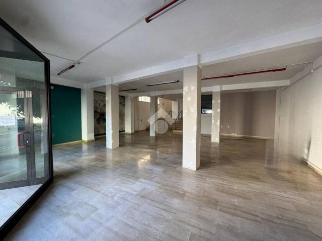 Locale Commerciale in affitto a Unione dei Comuni della Val Vibrata, Nereto