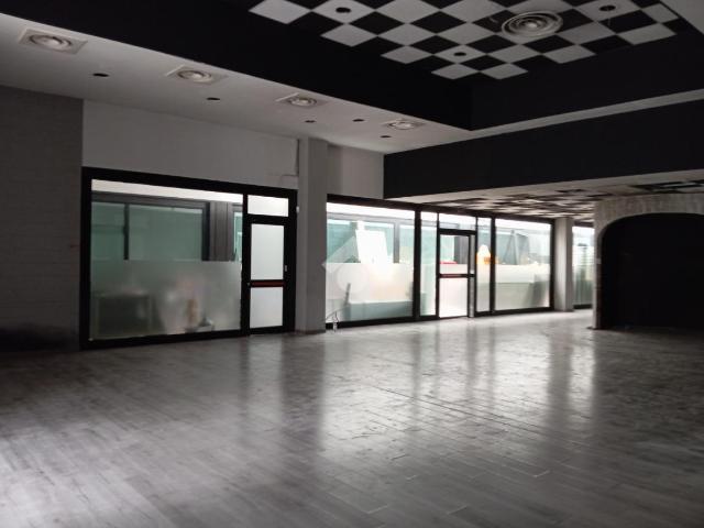 Locale Commerciale in affitto a Nerviano, Lombardia