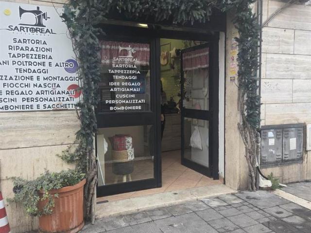 Locale Commerciale in affitto a Borgo Medievale, Roma Capitale