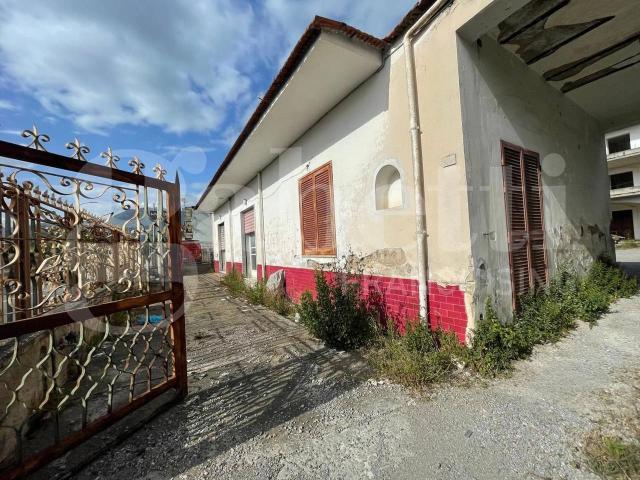 Locale Commerciale in affitto a Nocera Inferiore, Campania