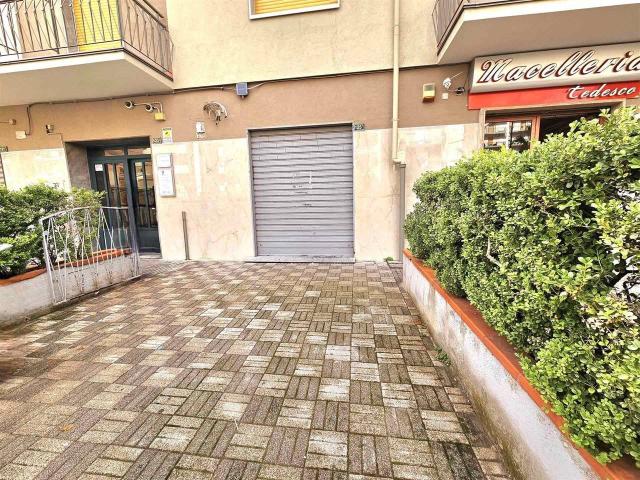 Locale Commerciale in affitto a Piedimonte, Nocera Inferiore