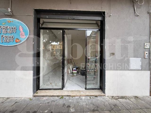 Locale Commerciale in affitto a Piedimonte, Nocera Inferiore