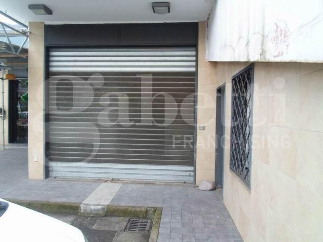 Locale Commerciale in affitto a Piedimonte, Nocera Inferiore
