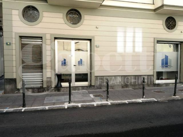 Locale Commerciale in affitto a Piedimonte, Nocera Inferiore