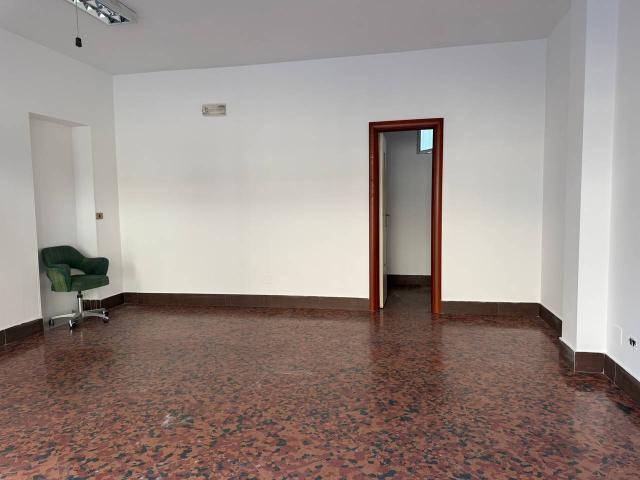 Locale Commerciale in affitto a San Clemente, Nocera Superiore
