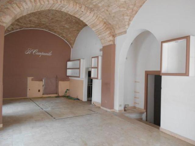 Locale Commerciale in affitto a Centro Storico, Puglia