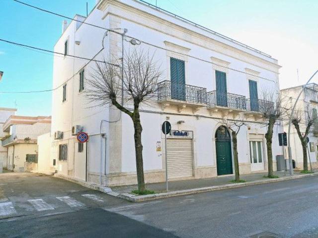 Locale Commerciale in affitto a Puglia, Bari