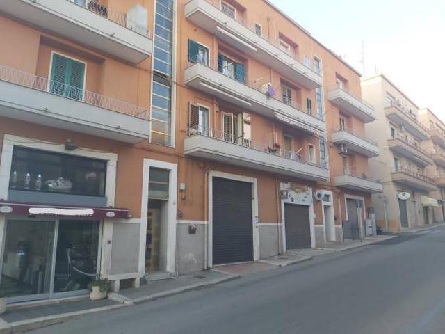 Locale Commerciale in affitto a Puglia, Bari