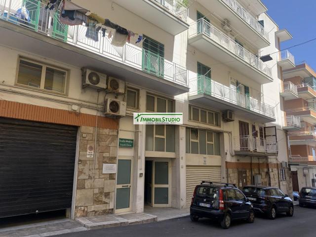 Locale Commerciale in affitto a Puglia, Bari