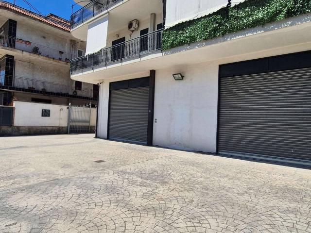 Locale Commerciale in affitto a Nola, Campania