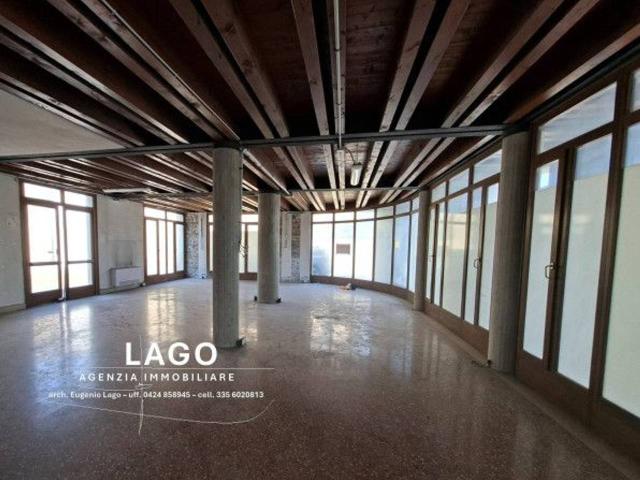 Locale Commerciale in affitto a Nove, Veneto