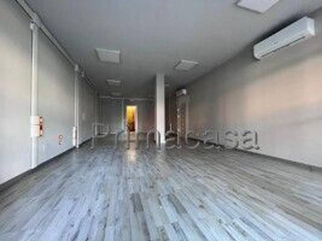 Locale Commerciale in affitto a Bassa Reggiana, Re