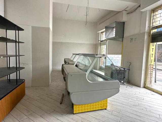 Locale Commerciale in affitto a Piemonte, Alessandria