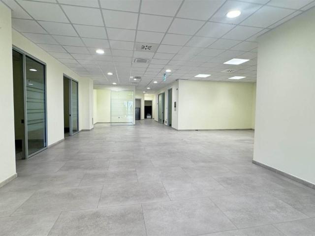 Locale Commerciale in affitto a Seuna, Nuoro