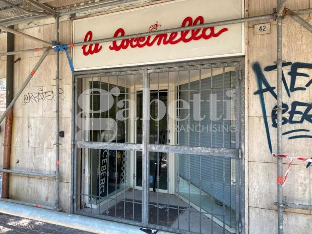 Locale Commerciale in affitto a San Pantaleo, Sassari