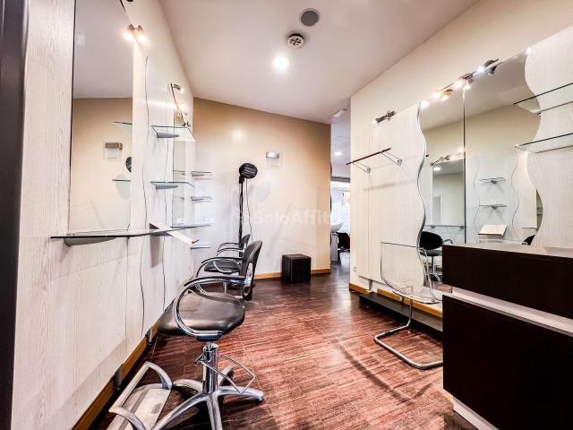 Locale Commerciale in affitto a San Pantaleo, Sassari