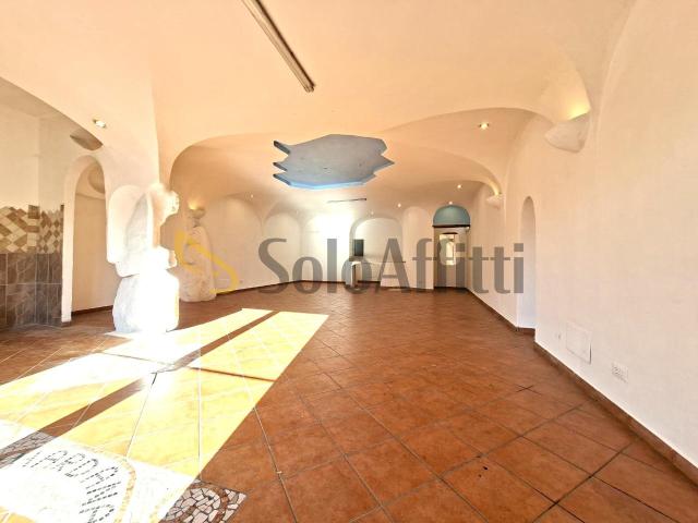 Locale Commerciale in affitto a San Pantaleo, Sassari