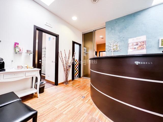 Locale Commerciale in affitto a San Pantaleo, Sassari