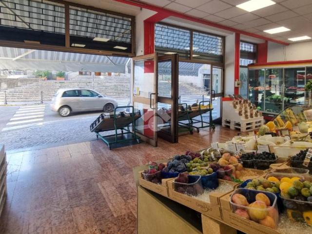 Locale Commerciale in affitto a Olginate, Lombardia