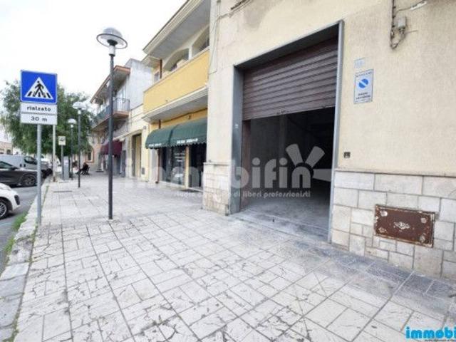 Locale Commerciale in affitto a Puglia, Brindisi