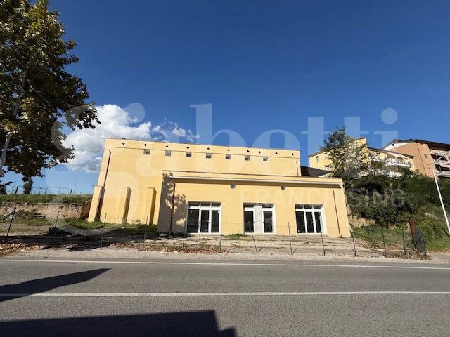 Locale Commerciale in affitto a Petignano, Orte