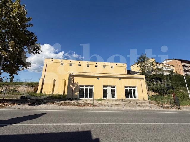 Locale Commerciale in affitto a Petignano, Orte