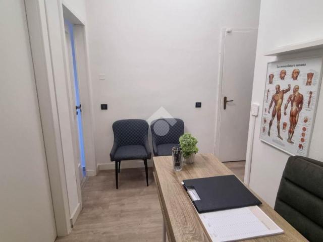 Locale Commerciale in affitto a Osnago, Lombardia