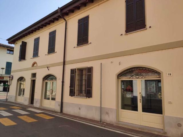 Locale Commerciale in affitto a Ossago, Lombardia