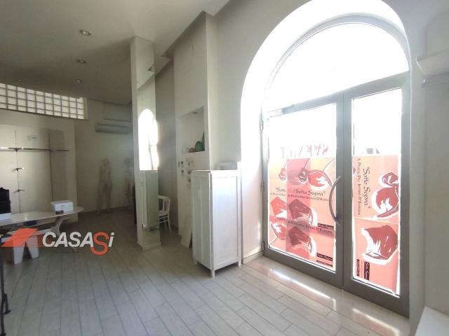 Locale Commerciale in affitto a Puglia, Lecce