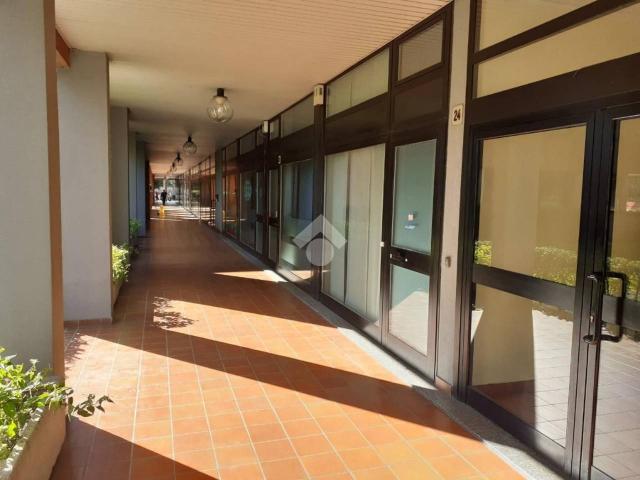 Locale Commerciale in affitto a Zona Omogenea Milano Nord, Paderno Dugnano