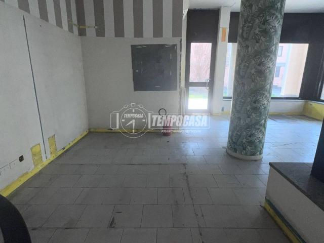 Locale Commerciale in affitto a Zona Omogenea Milano Nord, Paderno Dugnano