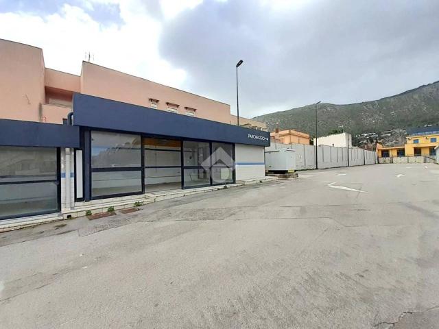 Locale Commerciale in affitto a VII Circoscrizione, Palermo