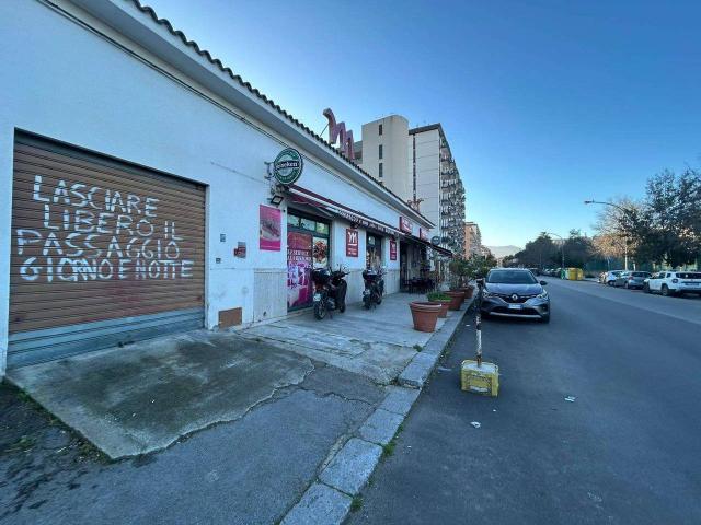 Locale Commerciale in affitto a IV Circoscrizione, Palermo