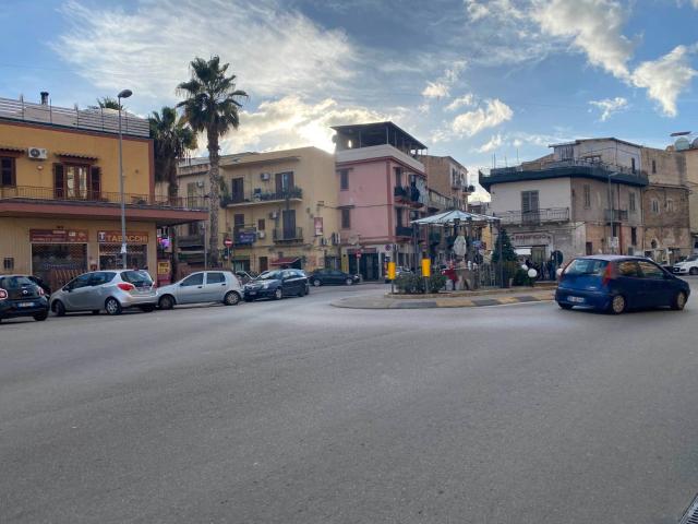 Locale Commerciale in affitto a III Circoscrizione, Palermo