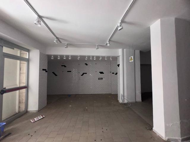 Locale Commerciale in affitto a III Circoscrizione, Palermo