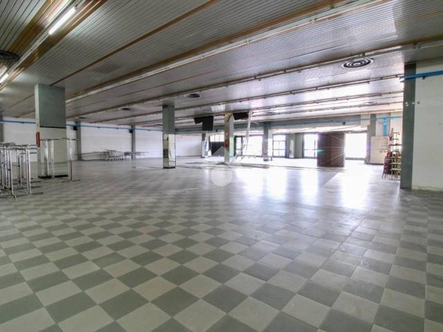 Locale Commerciale in affitto a Pantigliate, Lombardia