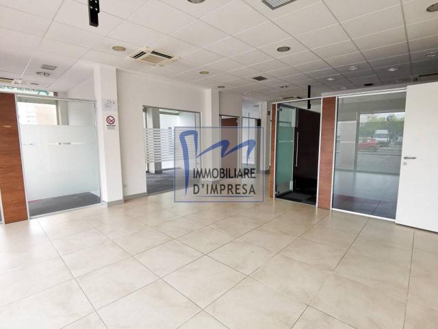 Locale Commerciale in affitto a Parma, Cornocchio