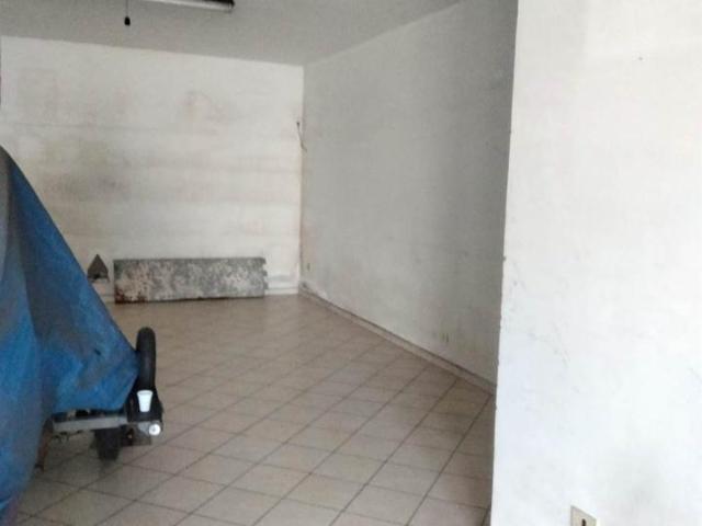 Locale Commerciale in affitto a San Potito Ultra, Campania