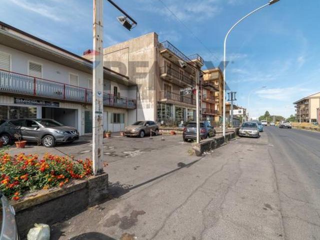Locale Commerciale in affitto a Paternò, Catania