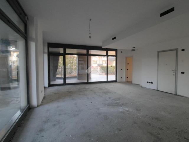Locale Commerciale in affitto a Paullo, Lombardia