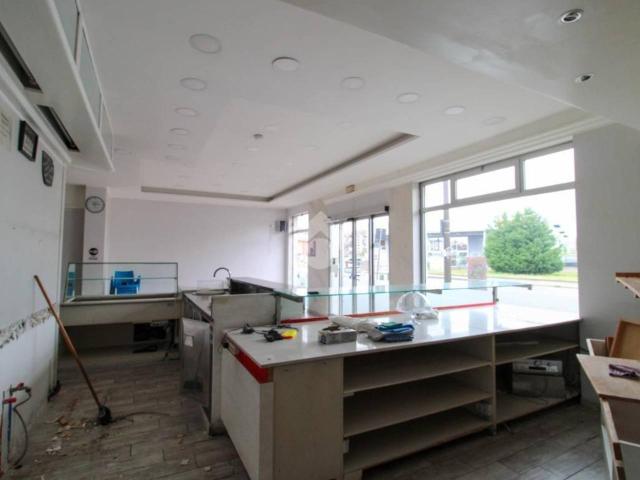Locale Commerciale in affitto a Paullo, Lombardia